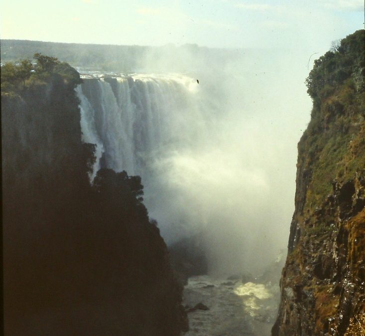 Batonka Guest Lodge: A Premier Stay Experience Near Victoria Falls, Zimbabwe