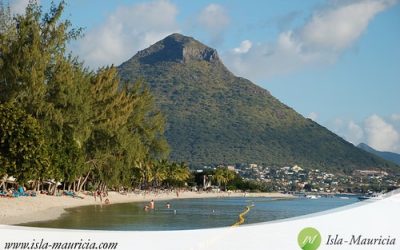 Discover the Stunning Beaches and Vibrant Nightlife of Flic en Flac, Mauritius