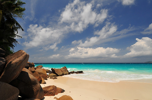 Discover the Stunning Beauty of Praslin Island in Seychelles